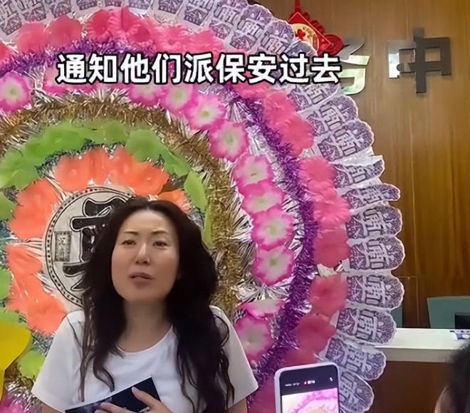 见遗体头上插着刀凶手家属抱怨引众怒尊龙凯时网站女孩被害现场惨烈母亲(图17)